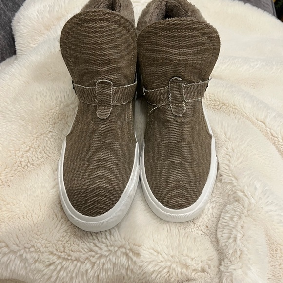 Blowfish Malibu Shoes - NWOT Women's Tan Canvas Ankle Booties with Cozy Lining